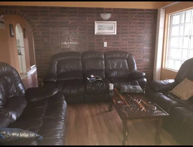 4 BEDROOM HOUSE FOR SALE IN TRUROLANDS